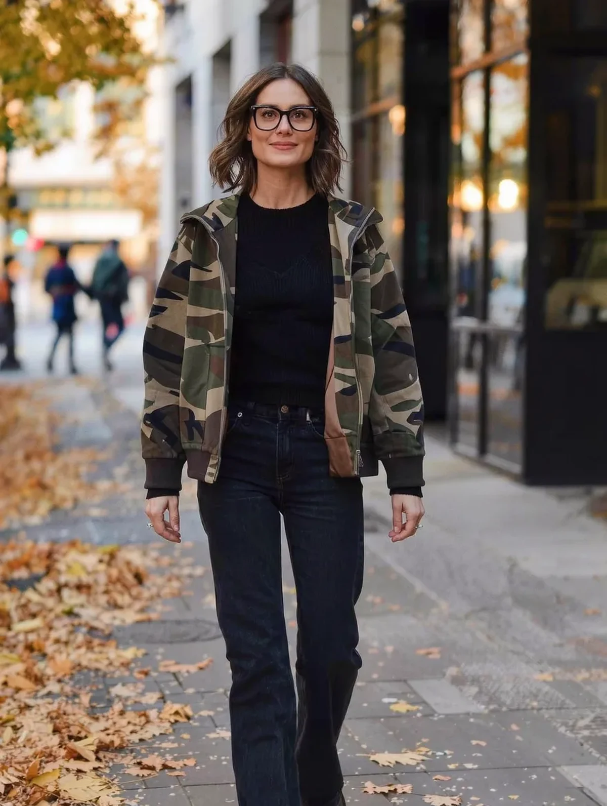 Camo Jacket With Dark Denim: Three Fall Outfit Formulas That Work